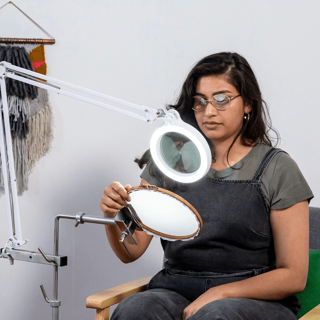 Daylight Magnifying Lamp